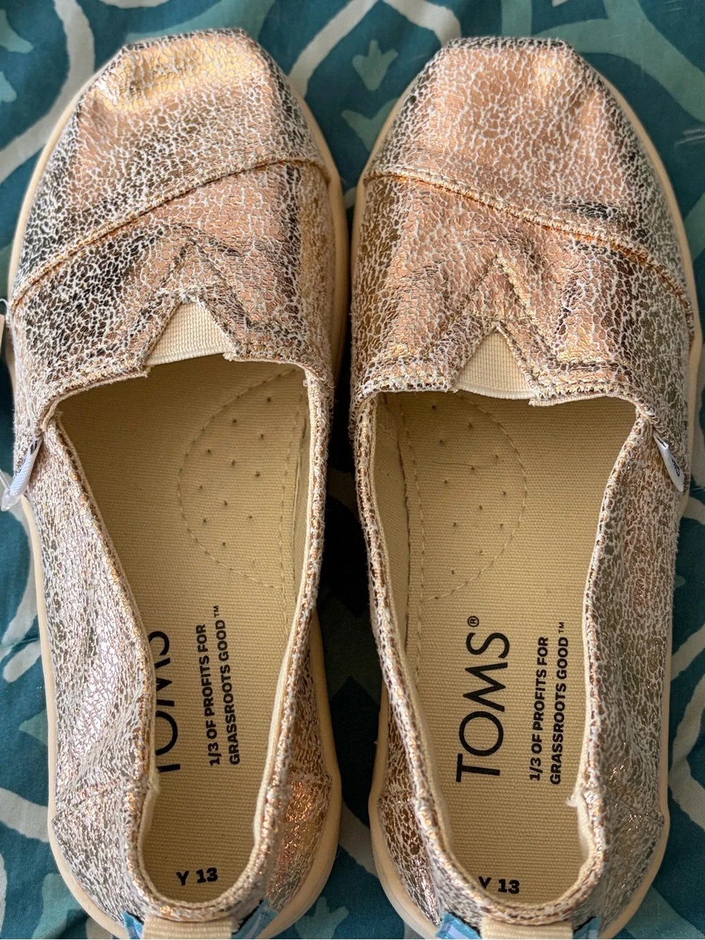 Kids TOMS flats